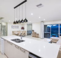 Balcatta 4 Bedroom House - Holiday Byron Bay