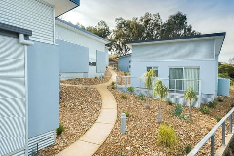 Albury Yalandra Apartment 2 - Holiday Byron Bay 1