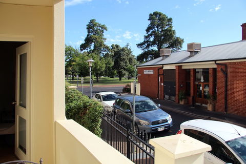 Adelaide Central Apartment - 3BR, 2Bath & Carpark - Holiday Byron Bay 6