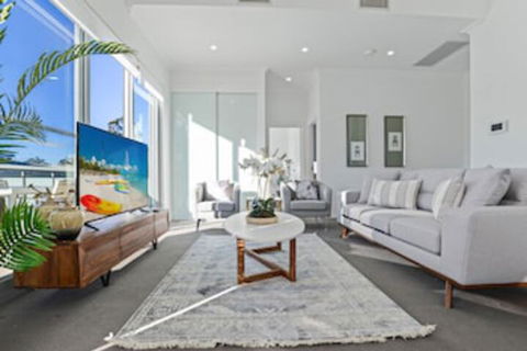 HomeHotel New & Spacious 3 Bedroom Penthouse - Holiday Byron Bay 0