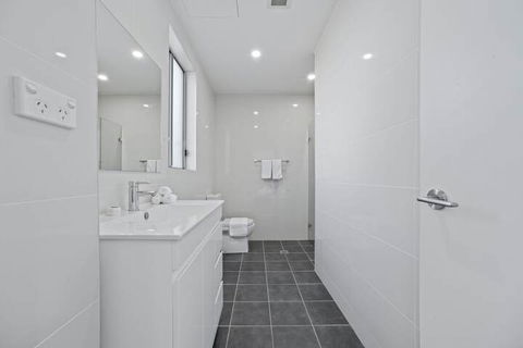 HomeHotel New & Spacious 3 Bedroom Penthouse - Holiday Byron Bay 5