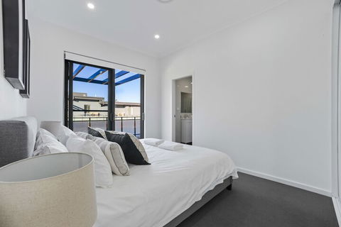 HomeHotel New & Spacious 3 Bedroom Penthouse - Holiday Byron Bay 3
