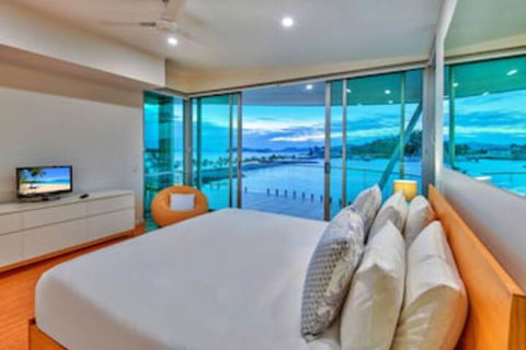 Pavillions Penthouse 25 Hamilton Island - Holiday Byron Bay 0