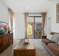 HomeHotel Cozy Duplex in Serene Suburb - Holiday Byron Bay