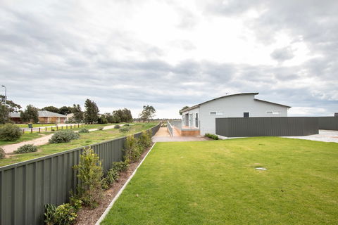 Wellington Lake Retreat - Holiday Byron Bay 0
