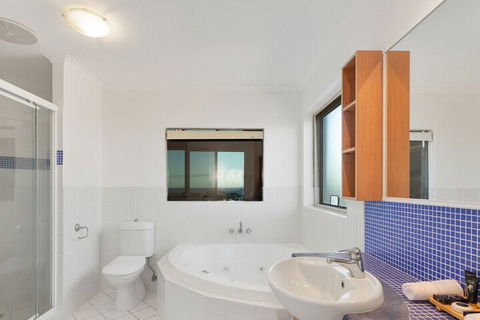 EXCLUSIVE OCEAN VIEW PENTHOUSE On MARINE PARADE - Holiday Byron Bay 5