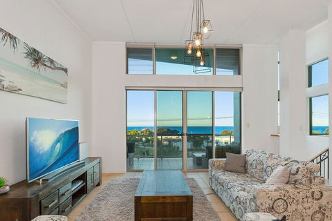 EXCLUSIVE OCEAN VIEW PENTHOUSE On MARINE PARADE - Holiday Byron Bay 6