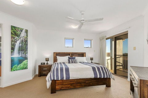EXCLUSIVE OCEAN VIEW PENTHOUSE On MARINE PARADE - Holiday Byron Bay 2