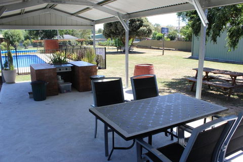 Alexandra Motor Inn Victoria Aus - Holiday Byron Bay 3