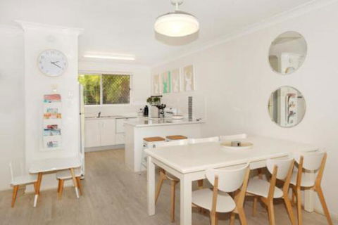 Unit 1 / 14 Tamarindus Street Marcoola Beach Pet Friendly 300 BOND Linen Supplied - Holiday Byron Bay 4