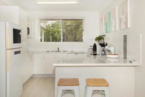 Unit 1 / 14 Tamarindus Street Marcoola Beach Pet Friendly 300 BOND Linen Supplied - Holiday Byron Bay 7
