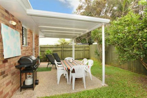 Unit 1 / 14 Tamarindus Street Marcoola Beach Pet Friendly 300 BOND Linen Supplied - Holiday Byron Bay 5