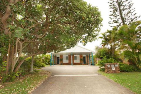 Unit 1 / 14 Tamarindus Street Marcoola Beach Pet Friendly 300 BOND Linen Supplied - Holiday Byron Bay 0