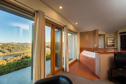 Eagle View Escape - Holiday Byron Bay 2