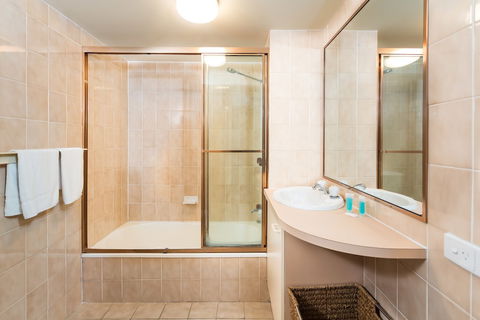 Burleigh Point Holiday Apartments - Holiday Byron Bay 5