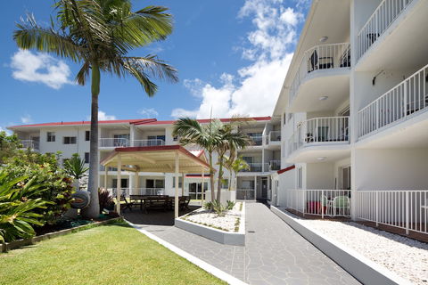 Burleigh Point Holiday Apartments - Holiday Byron Bay 1