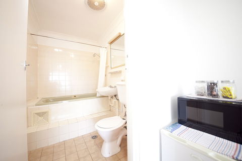 Manly Waves Hotel - Holiday Byron Bay 1