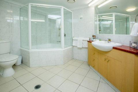 Springwood Tower Apartment Hotel - Holiday Byron Bay 4