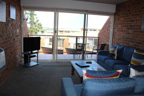 Pacific Heights Holiday Apartments & Munn's Tower House - Holiday Byron Bay 1