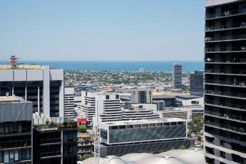 Gorgeous CBD Apartment With Bay View! - Holiday Byron Bay 4