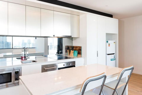 Gorgeous CBD Apartment With Bay View! - Holiday Byron Bay 5
