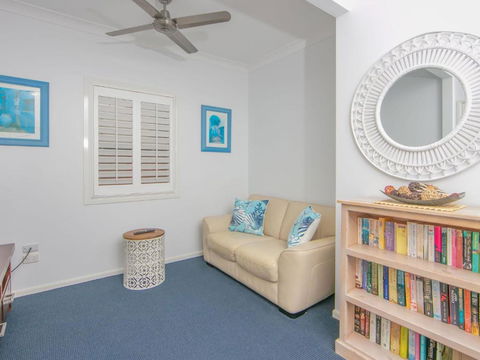 Avalon 1 Overlooking Beautiful Convent Beach - Holiday Byron Bay 6