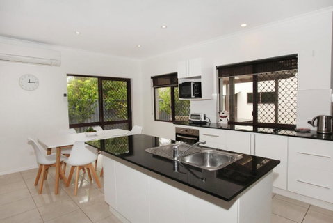 6 Petrie Ave Marcoola Pet Friendly Linen Supplied - Holiday Byron Bay 2