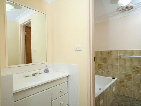Gretel Close Maeva Lodge Unit 04 14 - Holiday Byron Bay 1