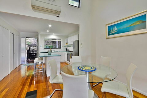3 The Panorama Hamilton Island 2 Bedroom 2 Bathroom Ocean View Modern Apartment - Holiday Byron Bay 6