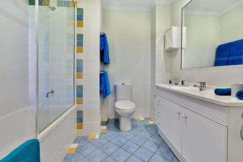 3 The Panorama Hamilton Island 2 Bedroom 2 Bathroom Ocean View Modern Apartment - Holiday Byron Bay 3