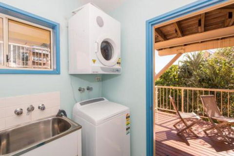 At Cylinder Unit 2 - Holiday Byron Bay 3