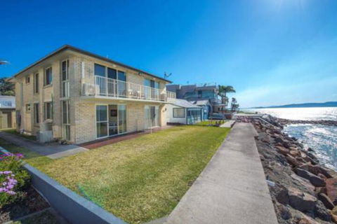 Alcheringa Unit 1 / 32 Sandy Point Road - Holiday Byron Bay 0