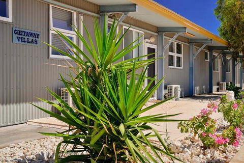 Getaway Villas Unit 38 6 1 Bedroom Self Contained Accommodation - Holiday Byron Bay 2
