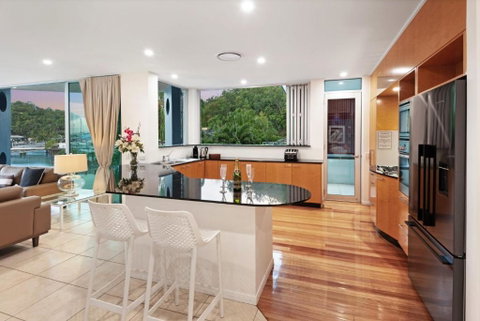 Pavillion 3 Absolute Waterfront 4 Bedroom 2 Lounge Room Plunge Pool + Golf Buggy - Holiday Byron Bay 6