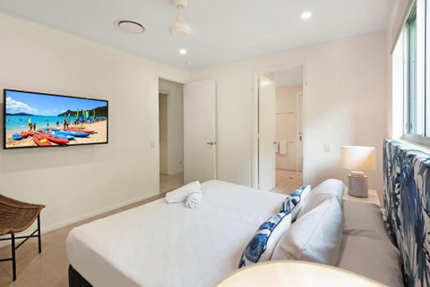 Pavillion 3 Absolute Waterfront 4 Bedroom 2 Lounge Room Plunge Pool + Golf Buggy - Holiday Byron Bay 3