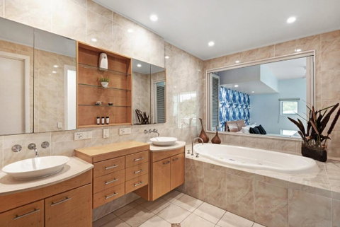 Pavillion 3 Absolute Waterfront 4 Bedroom 2 Lounge Room Plunge Pool + Golf Buggy - Holiday Byron Bay 5