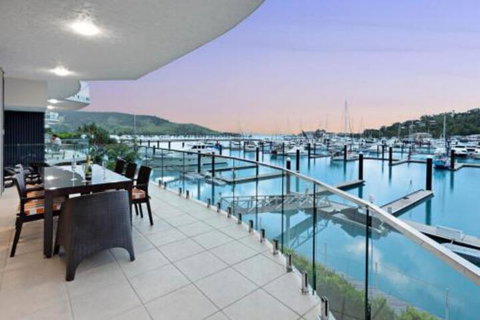 Pavillion 3 Absolute Waterfront 4 Bedroom 2 Lounge Room Plunge Pool + Golf Buggy - Holiday Byron Bay 0