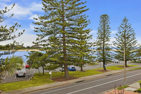 Caesars Palace 4 - Holiday Byron Bay 5