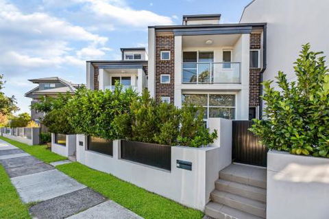 Relax In A Spacious & Modern Townhouse In Asquith - Holiday Byron Bay 2
