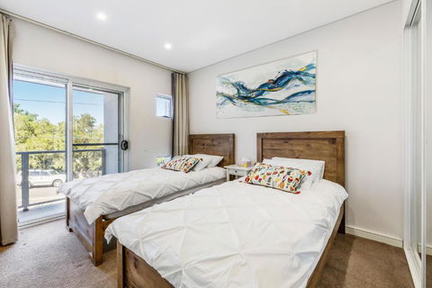 Relax In A Spacious & Modern Townhouse In Asquith - Holiday Byron Bay 1