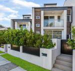 Relax in a Spacious  Modern Townhouse in Asquith - Holiday Byron Bay