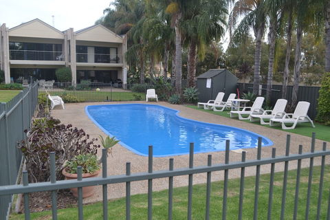 Elsinor Townhouse 4 Mulwala - Holiday Byron Bay 2