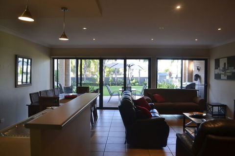 Elsinor Townhouse 4 Mulwala - Holiday Byron Bay 6