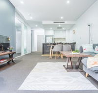 Stunning And Cozy Apartment In Heart Of Mascot - Holiday Byron Bay