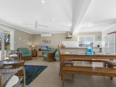 HILLTOP HAVEN In MOLLYMOOK - Holiday Byron Bay 4