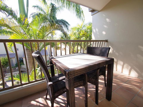 Apartments At 2 Landsborough - Holiday Byron Bay 3