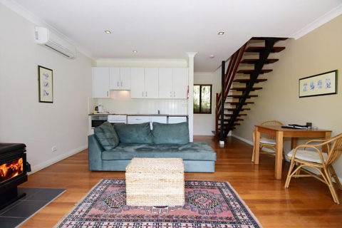 Cloudsong Chalet 3 Close To The Village Centre! - Holiday Byron Bay 2