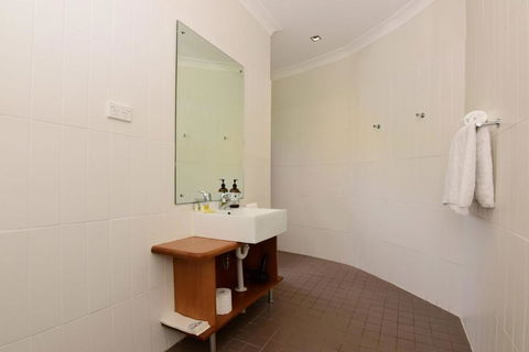 Cloudsong Chalet 3 Close To The Village Centre! - Holiday Byron Bay 1