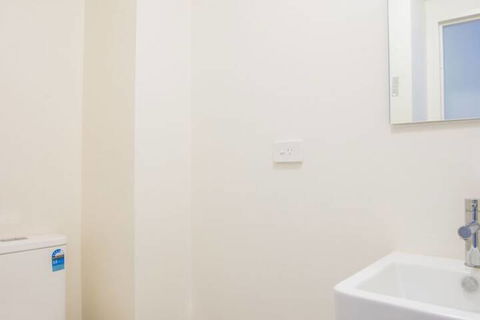 Convenient Rockdale Apartment Next To Station & Beach - Holiday Byron Bay 6