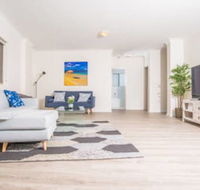 Convenient Rockdale Apartment Next To Station  Beach - Holiday Byron Bay